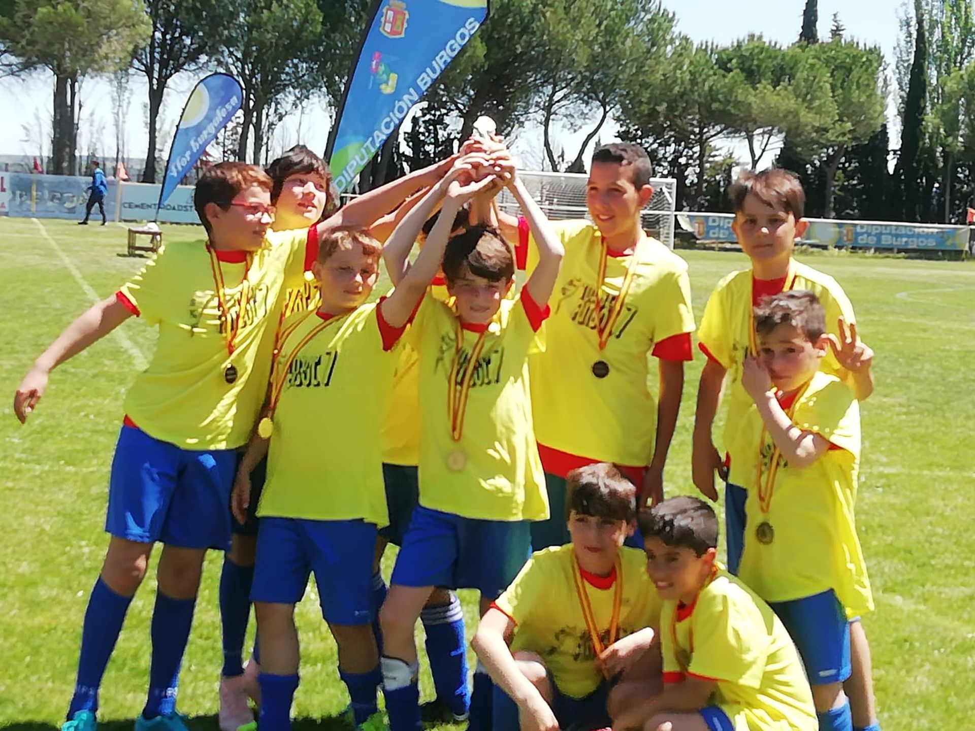 Equipo Escuela de Fútbol de Roa Campeón Alevín