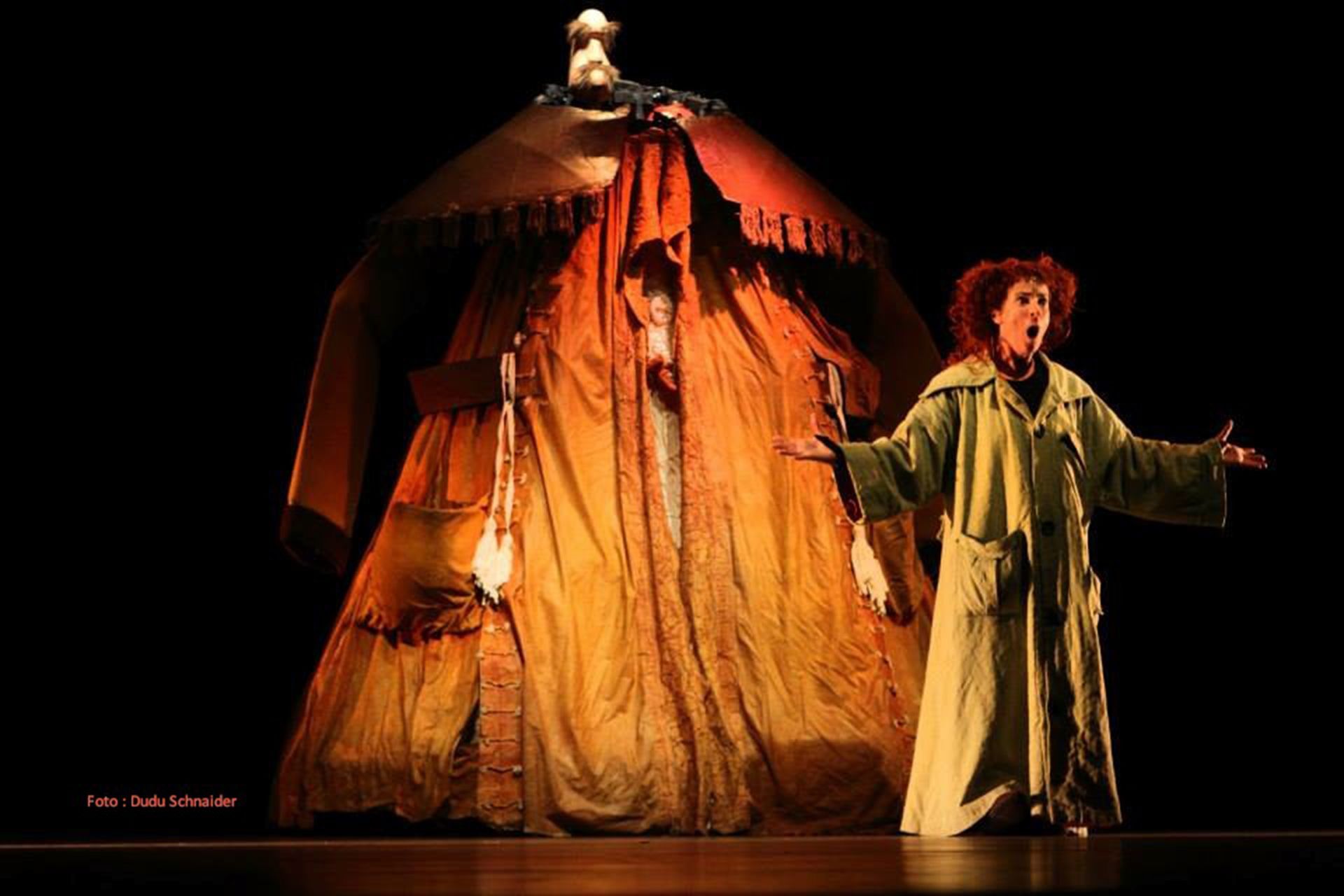 TEATRO FAMILIAR: EL GRAN TRAJE